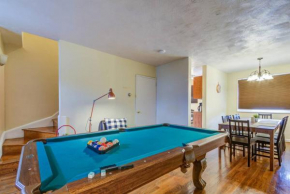 Modern Townhouse with pool table by CozySuites